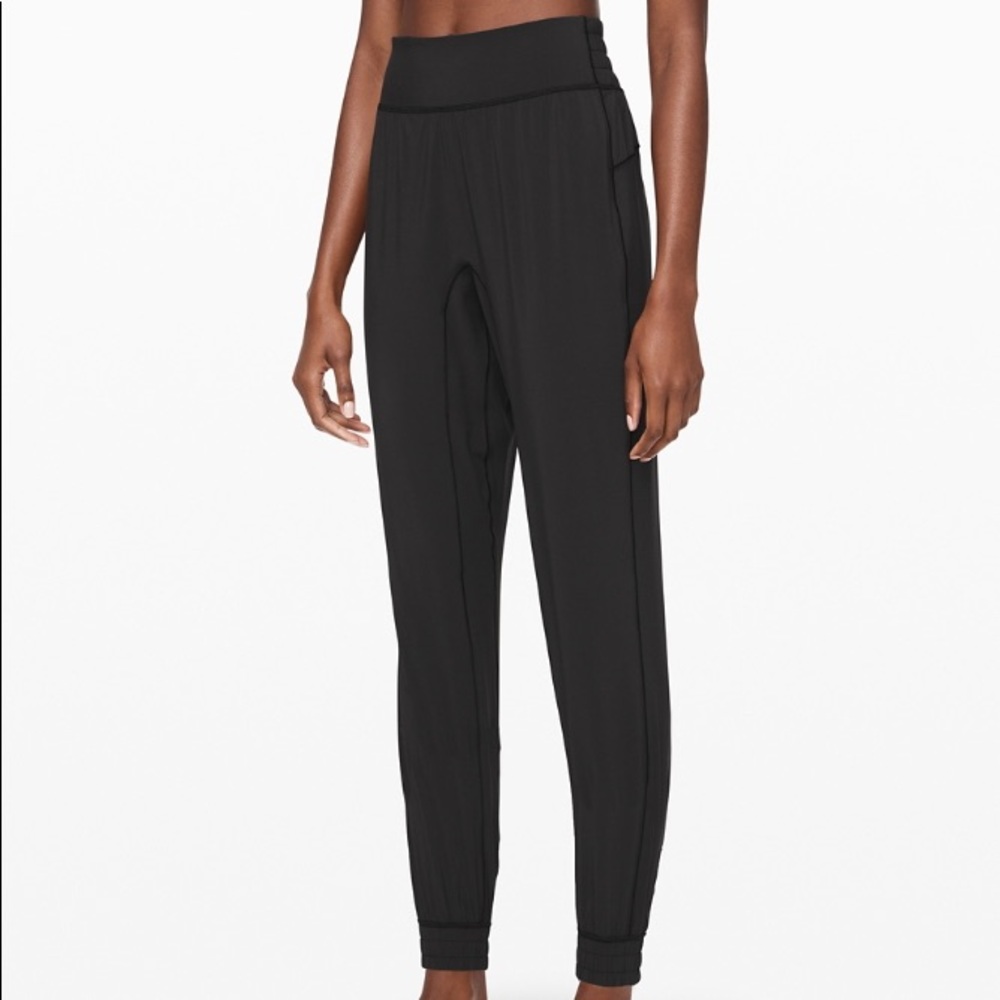 Lululemon NWT black Sun Setter Jogger size 6